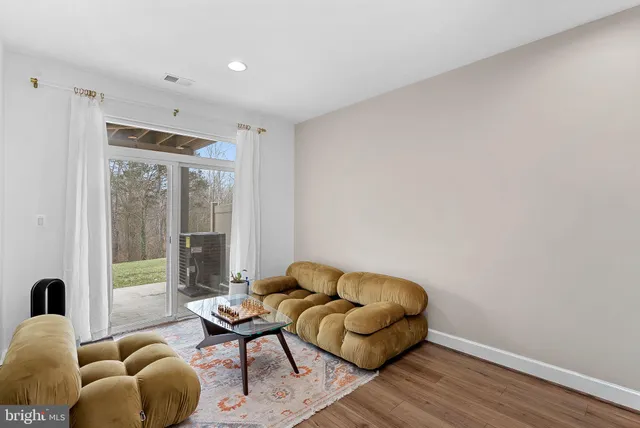 $960,000 | 5237 Ridgeview Retreat Drive, Chantilly, VA 20151