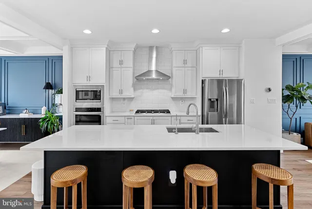 $960,000 | 5237 Ridgeview Retreat Drive, Chantilly, VA 20151