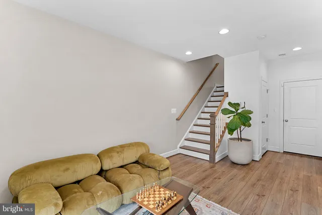 $960,000 | 5237 Ridgeview Retreat Drive, Chantilly, VA 20151