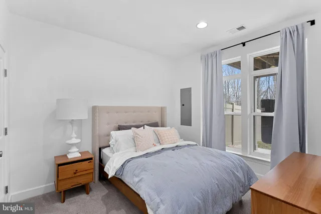 $960,000 | 5237 Ridgeview Retreat Drive, Chantilly, VA 20151