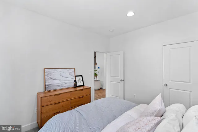 $960,000 | 5237 Ridgeview Retreat Drive, Chantilly, VA 20151