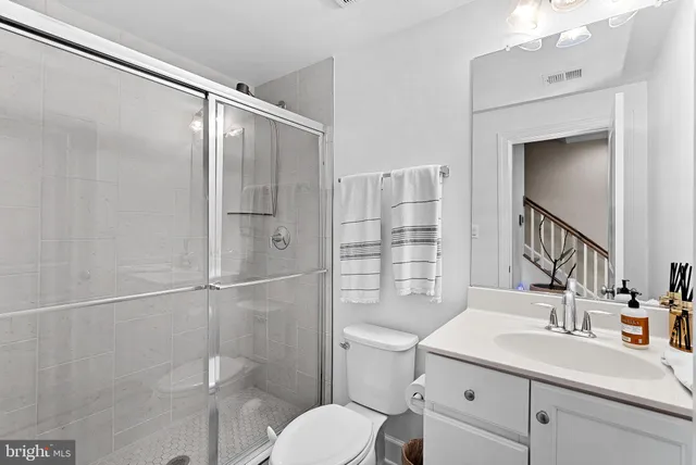 $960,000 | 5237 Ridgeview Retreat Drive, Chantilly, VA 20151