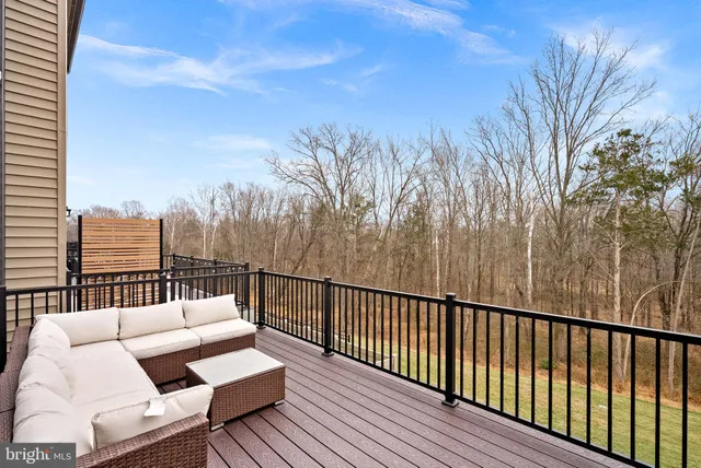 $960,000 | 5237 Ridgeview Retreat Drive, Chantilly, VA 20151