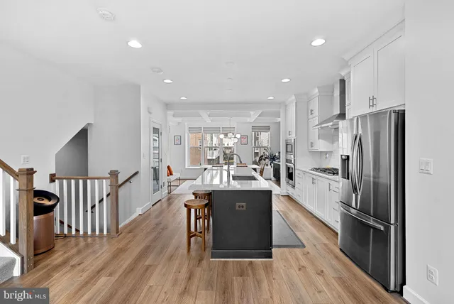 $960,000 | 5237 Ridgeview Retreat Drive, Chantilly, VA 20151