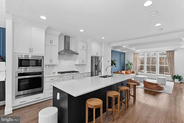 $960,000 | 5237 Ridgeview Retreat Drive, Chantilly, VA 20151