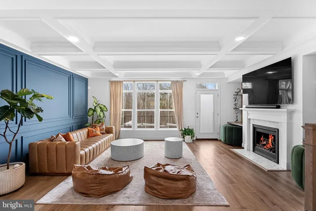 $960,000 | 5237 Ridgeview Retreat Drive, Chantilly, VA 20151