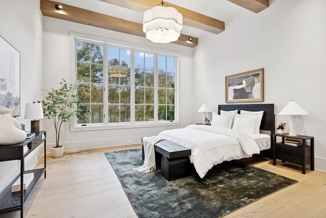 a view of a pathway along a building