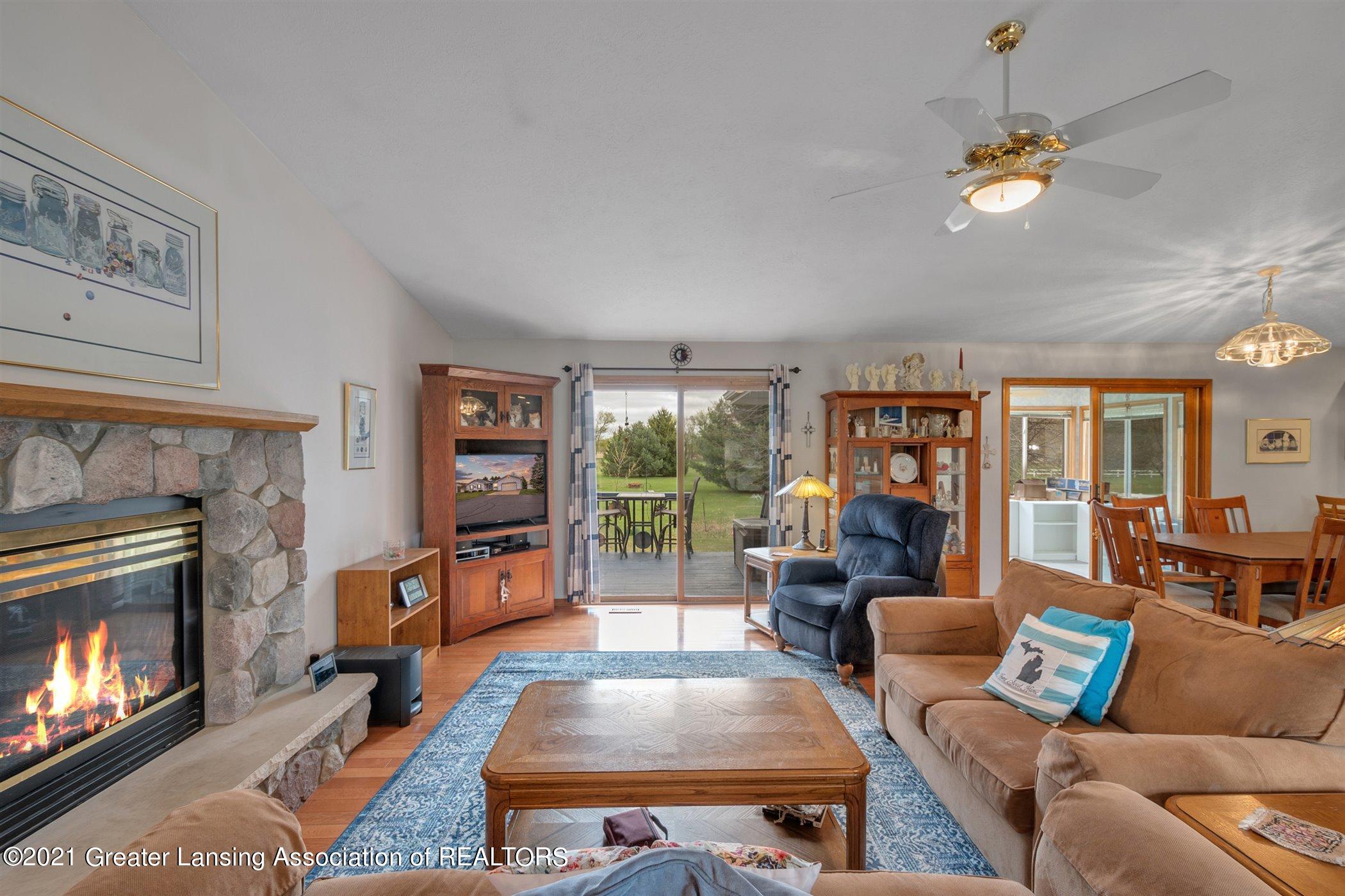 2445 South Waverly Road Eaton Rapids, MI 48827 - Photo 10 of 43 10-2445 S Waverly Rd-windowstill-realest