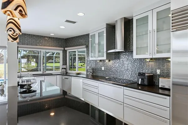 $950,000 | 3906 Spyglass Hill Road, Sarasota, FL 34238