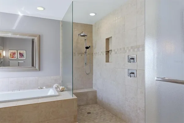 $950,000 | 3906 Spyglass Hill Road, Sarasota, FL 34238