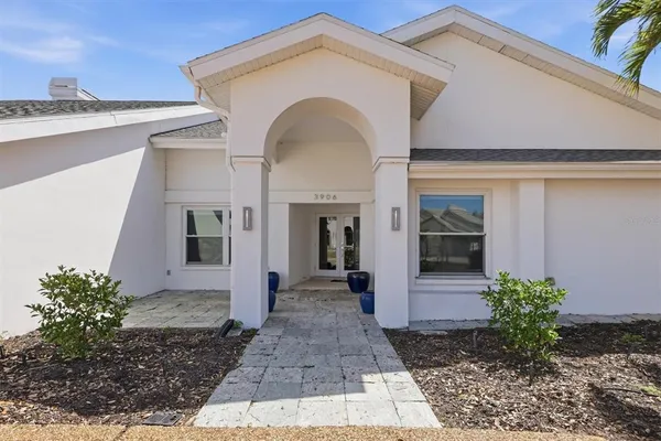 $950,000 | 3906 Spyglass Hill Road, Sarasota, FL 34238