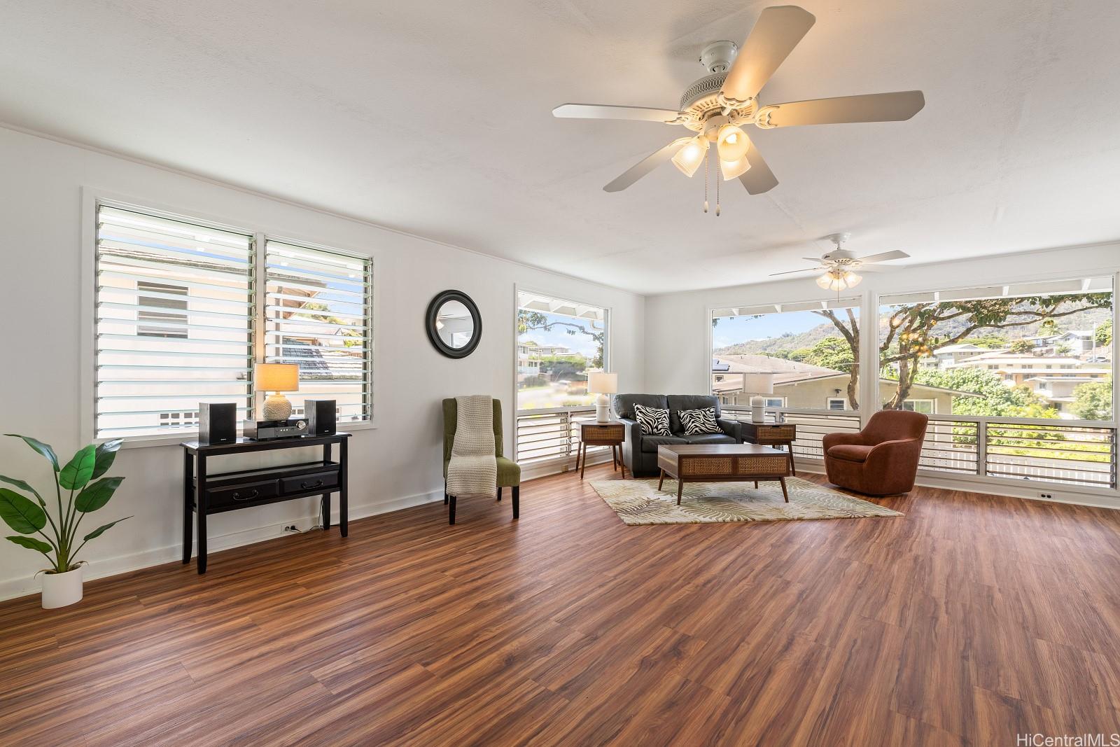 240 Puiwa Road Honolulu, HI 96817 - Photo 3 of 18 a living room with furniture and wooden floor