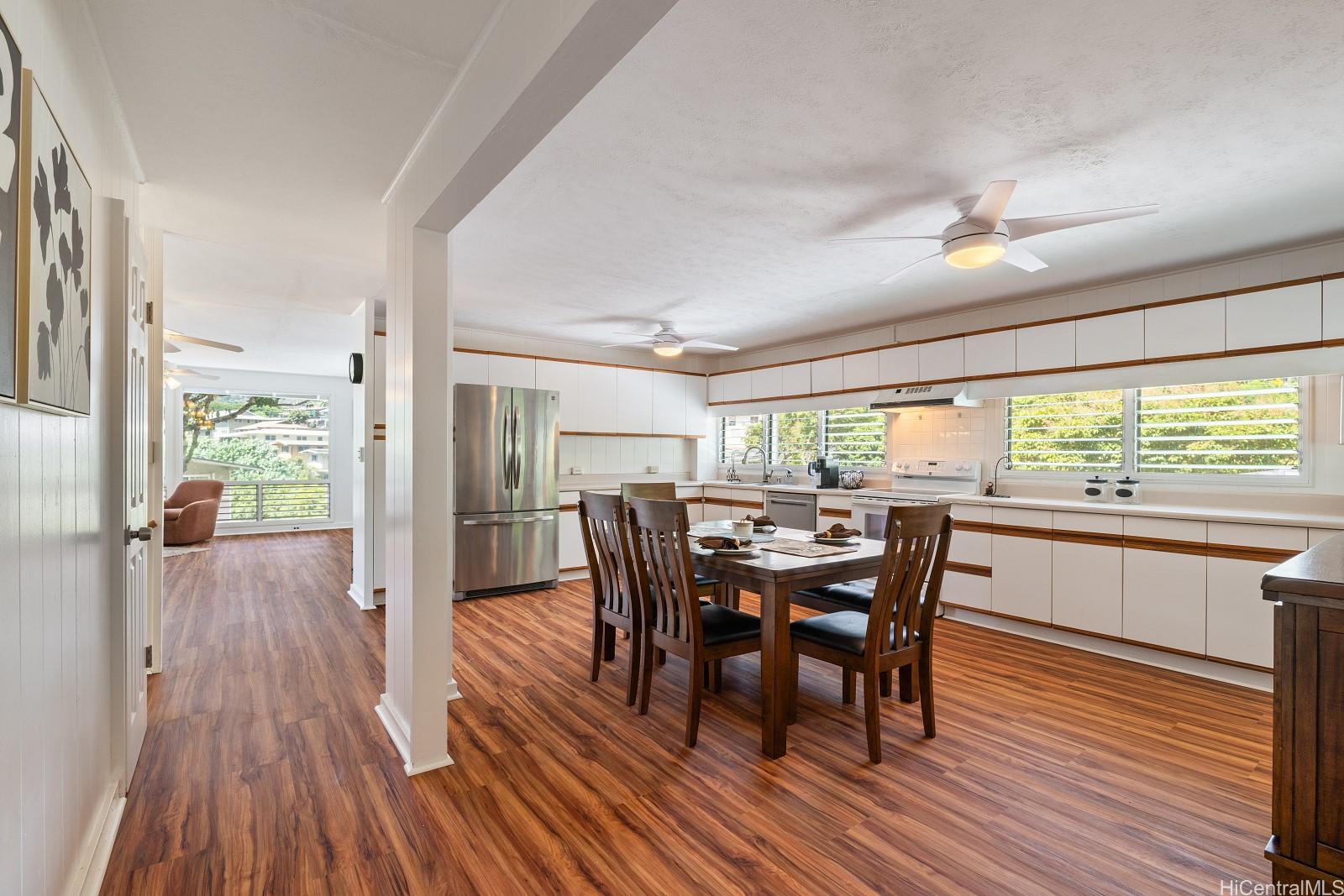 240 Puiwa Road Honolulu, HI 96817 - Photo 4 of 18 a view of a dining room with furniture window and wooden floor
