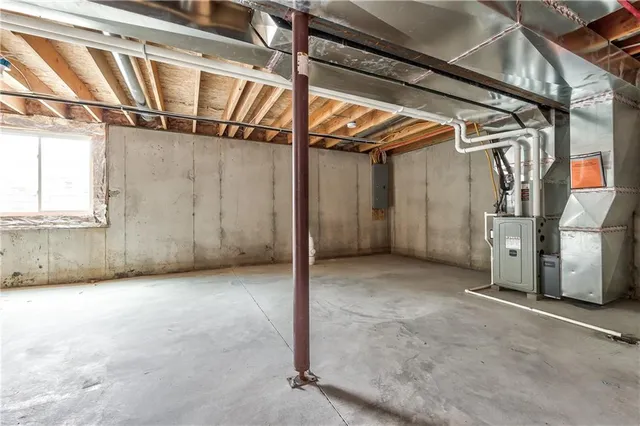 $299,950 | 509 West Smith Street, Spring Hill, KS 66083