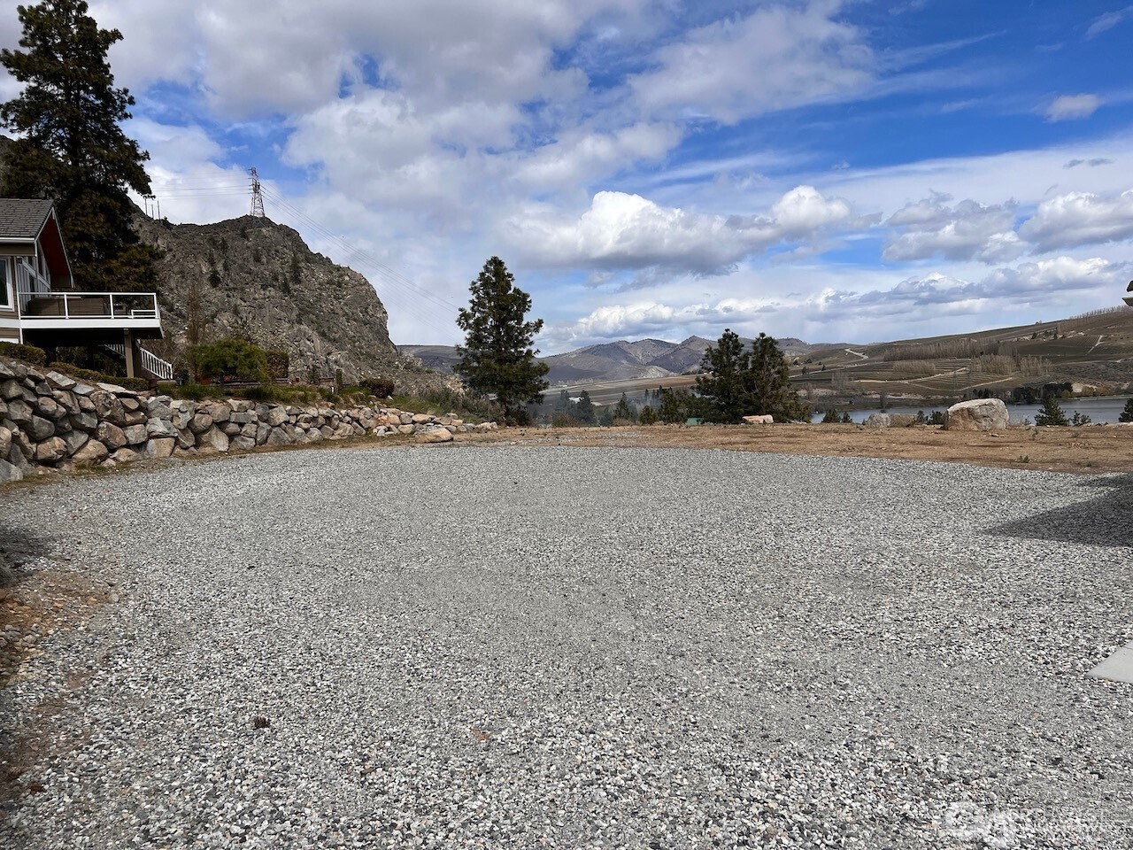 15330 Lakeview Street Entiat, WA 98822 - Photo 14 of 27 a view of a road with an ocean view