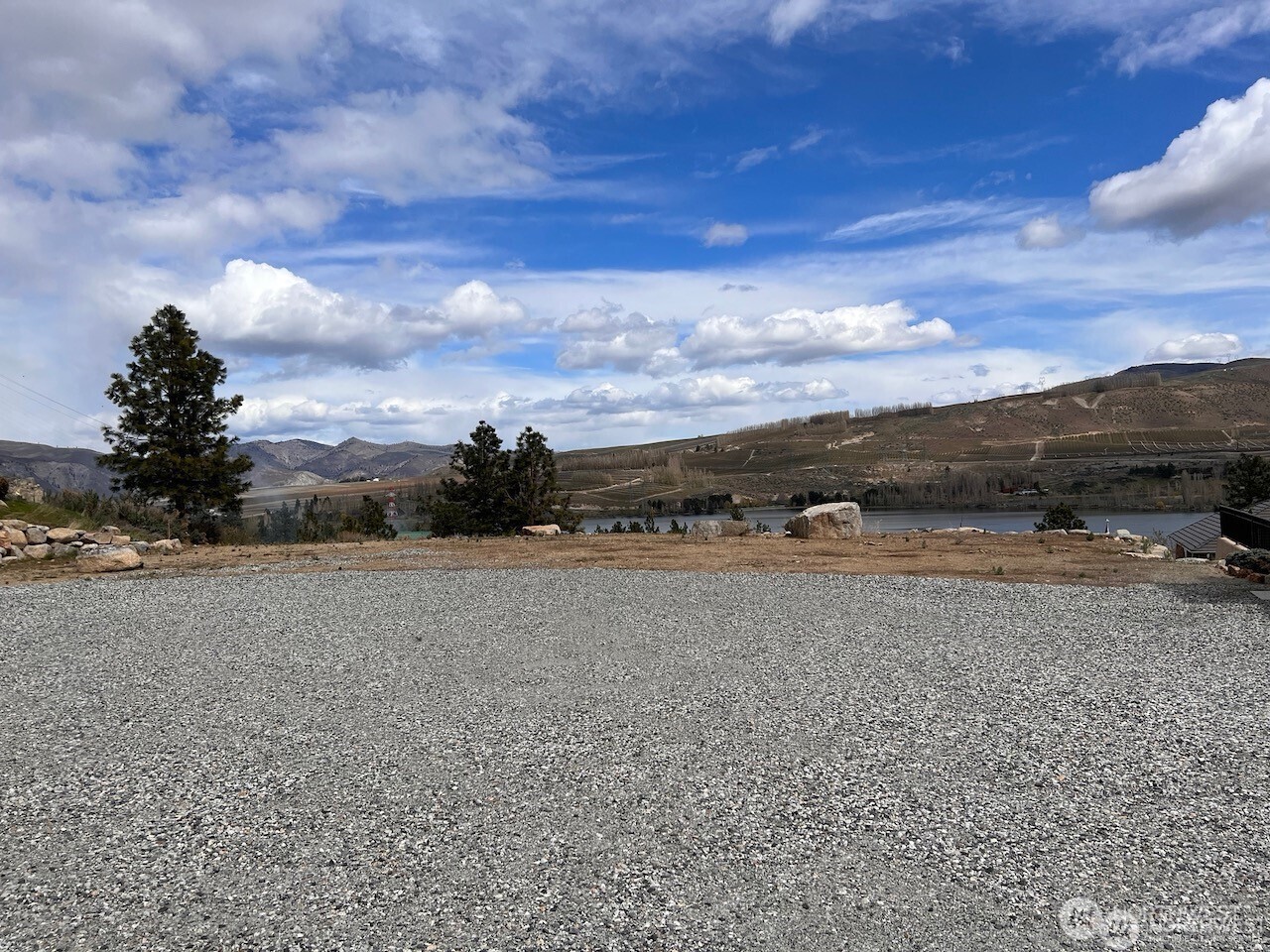 15330 Lakeview Street Entiat, WA 98822 - Photo 16 of 27 a view of a dry yard with wooden fence