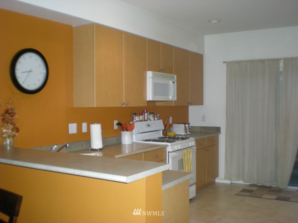 5006 Davis Avenue South, Unit B Renton, WA 98055 - Photo 6 of 9