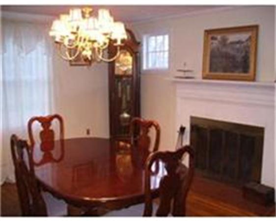 43 Crest Road Lynnfield, MA 01940 - Photo 3 of 13 Gallery Image 3