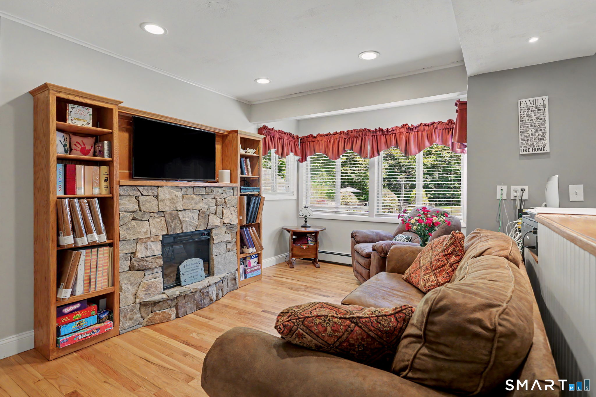 14 Peters Road Trumbull, CT 06611 - Photo 13 of 40