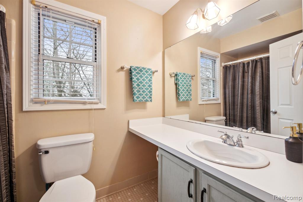 235 Whitney Drive Rochester Hills, MI 48307 - Photo 23 of 45