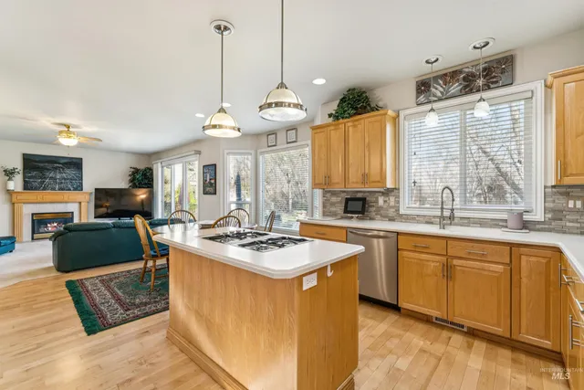 $852,500 | 1506 South Willow Lake Place, Eagle, ID 83616