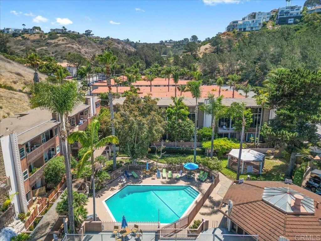 2600 Torrey Pines Road, Unit B38 La Jolla, CA 92037 - Photo 23 of 28 rec room, pool and jaccuzi