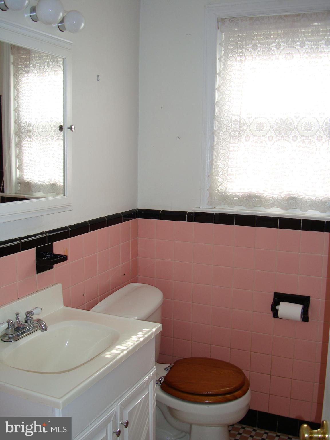 104 Mancil Road Media, PA 19063 - Photo 6 of 23 First floor full bath