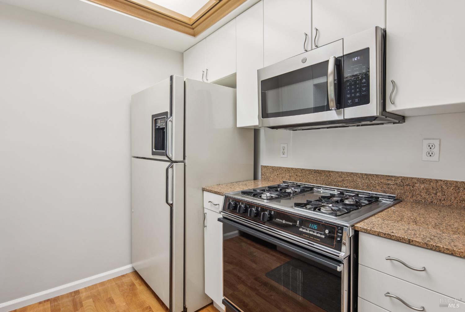 300 Deer Valley Road, Unit 2K San Rafael, CA 94903 - Photo 5 of 22