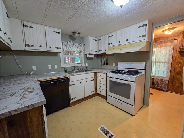 $148,500 | Park Avenue, Hartford, KS 66854