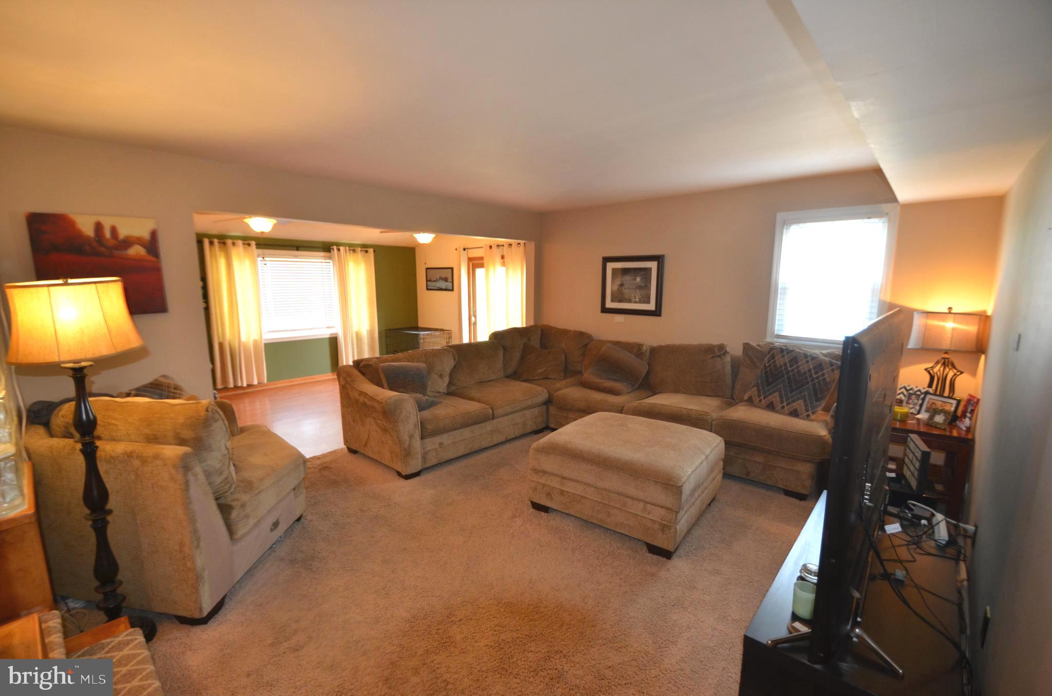 422 Madingley Road Linthicum Heights, MD 21090 - Photo 18 of 36 a living room with furniture and a lamp