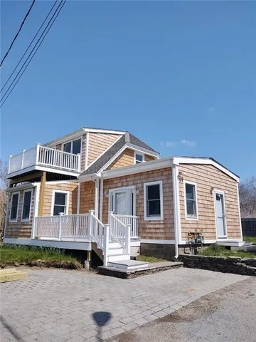 $3,000 | 17 Crescent Road, Middletown, RI 02842