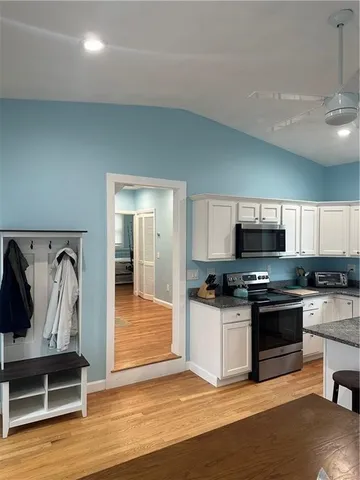 $3,000 | 17 Crescent Road, Middletown, RI 02842