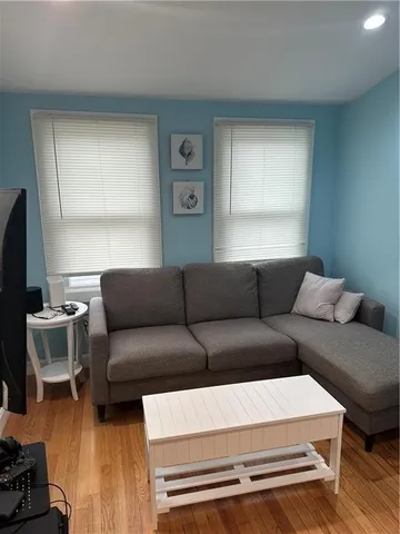 $3,000 | 17 Crescent Road, Middletown, RI 02842