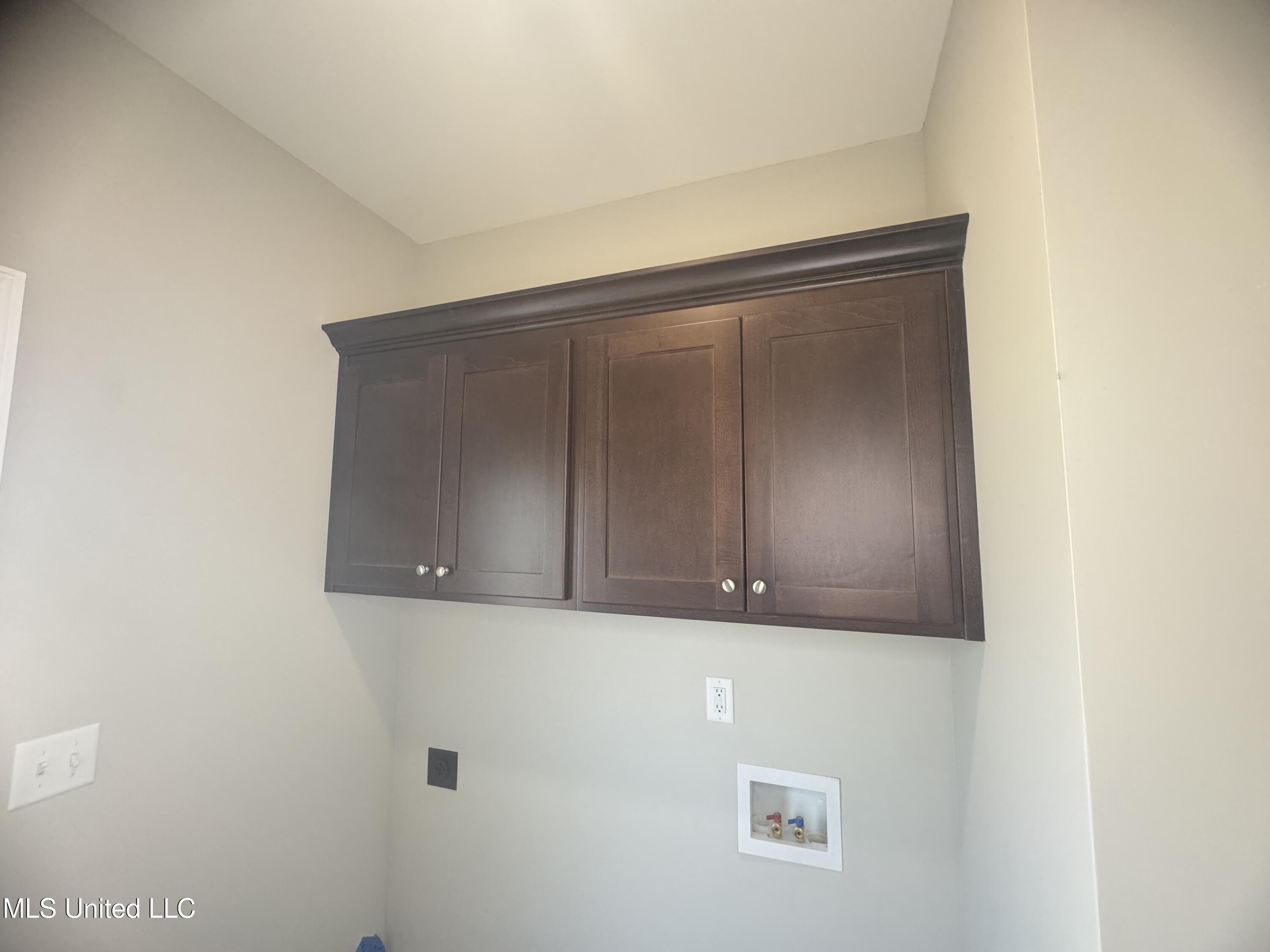 5322 Grays Valley Drive Hernando, MS 38632 - Photo 18 of 39 laundry room