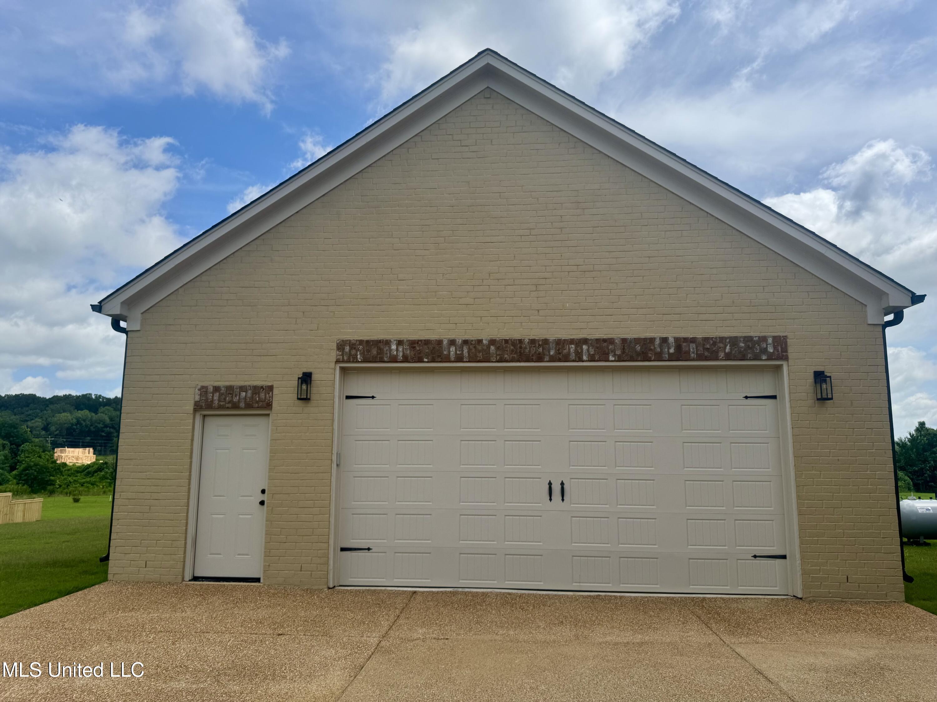 5322 Grays Valley Drive Hernando, MS 38632 - Photo 34 of 39 Detach garage