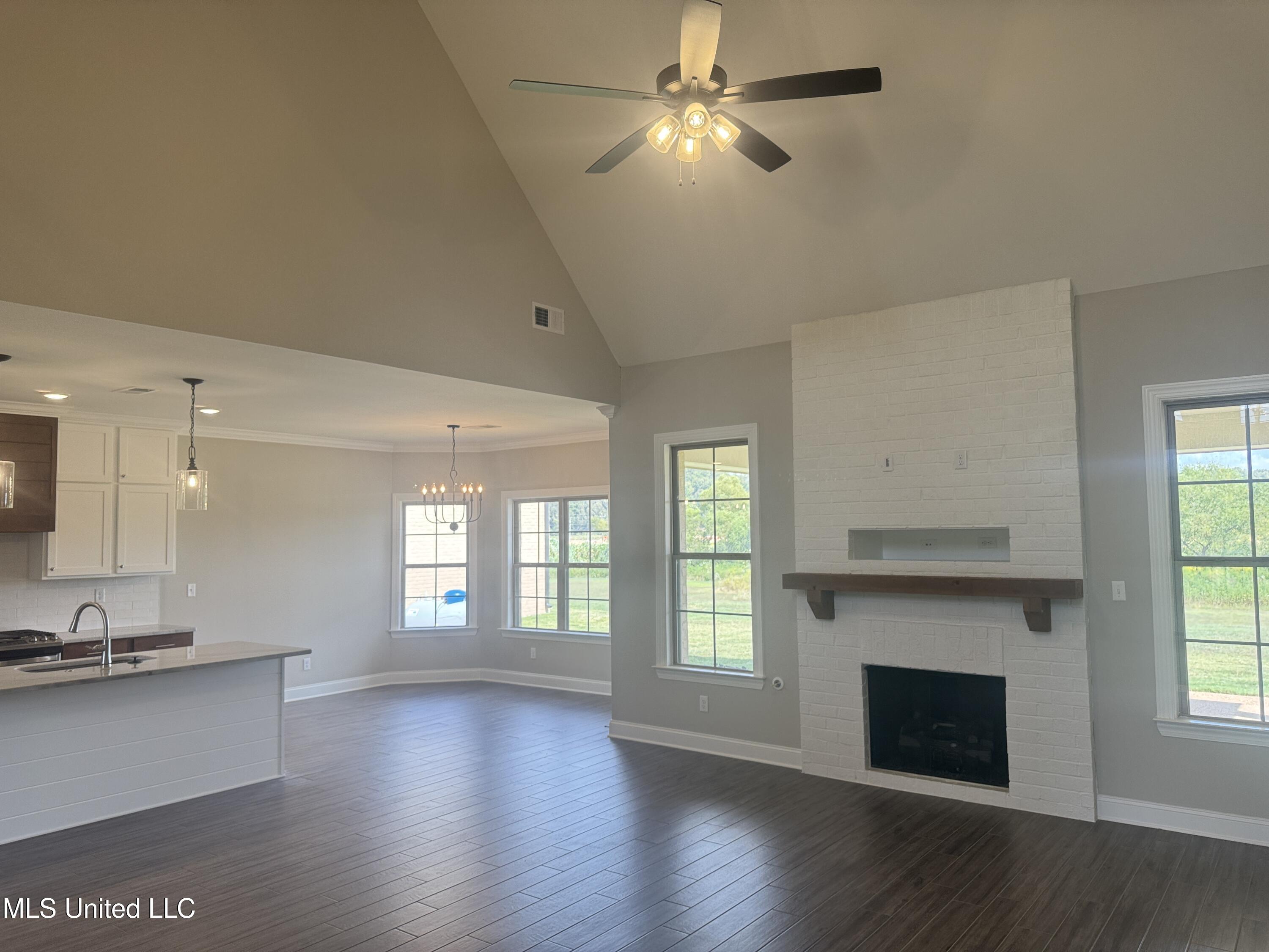 5322 Grays Valley Drive Hernando, MS 38632 - Photo 8 of 39 Living/kitchen