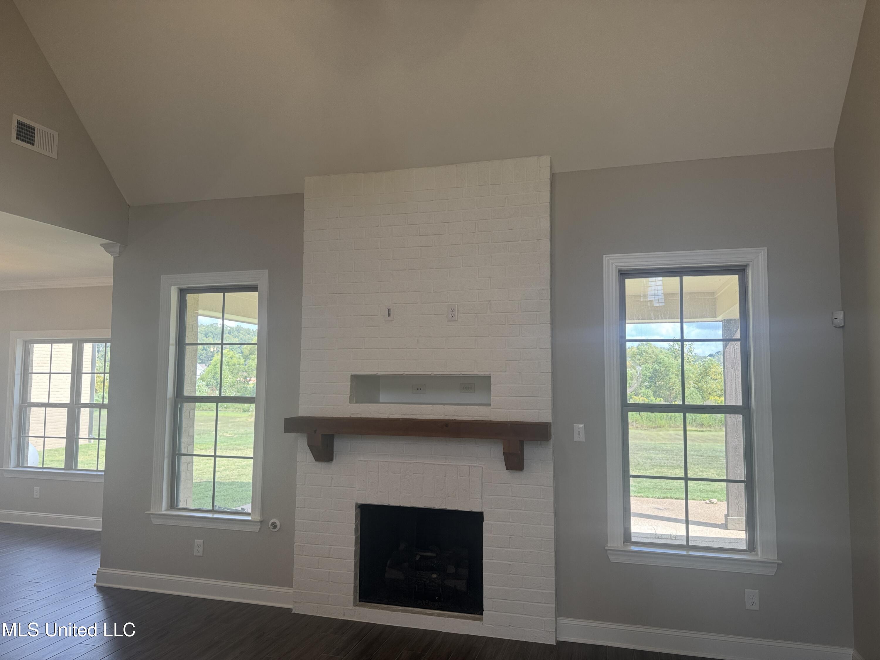5322 Grays Valley Drive Hernando, MS 38632 - Photo 9 of 39 living room