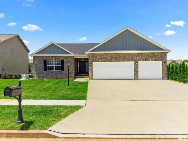 $500,000 | 1700 Rustic Oak Drive, Washington, IL 61571
