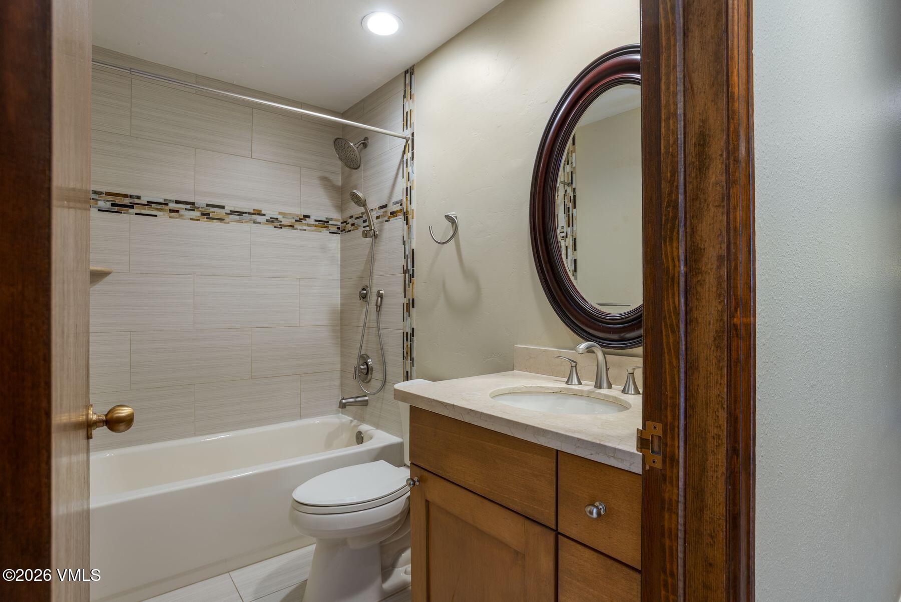 137 Benchmark Road, Unit 211 Avon, CO 81620 - Photo 22 of 26 photo_online_016