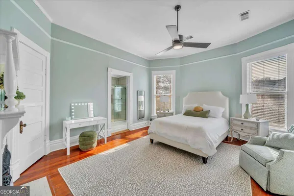 a view of an entryway with a livingroom