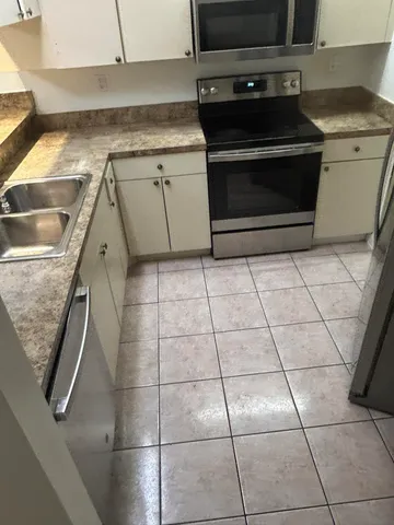 $2,200 | Undisclosed Address, West Palm Beach, FL 33406