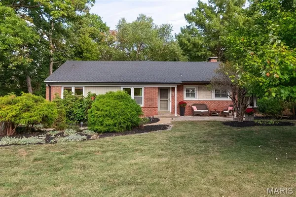 $525,000 | 1889 North Signal Hills Drive, Kirkwood, MO 63122