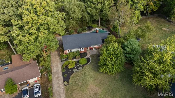 $525,000 | 1889 North Signal Hills Drive, Kirkwood, MO 63122