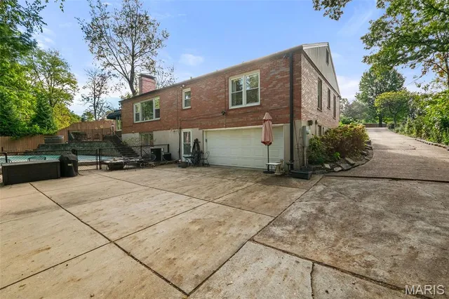 $599,000 | 1889 North Signal Hills Drive, Kirkwood, MO 63122