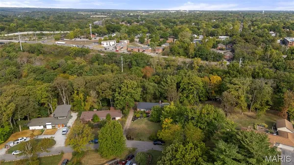 $525,000 | 1889 North Signal Hills Drive, Kirkwood, MO 63122