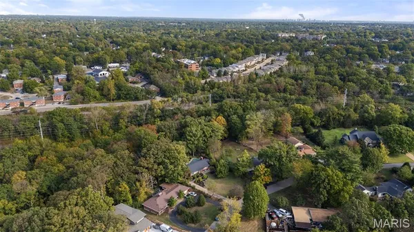 $525,000 | 1889 North Signal Hills Drive, Kirkwood, MO 63122