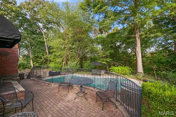 $525,000 | 1889 North Signal Hills Drive, Kirkwood, MO 63122