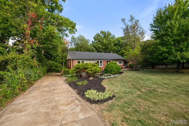 $599,000 | 1889 North Signal Hills Drive, Kirkwood, MO 63122