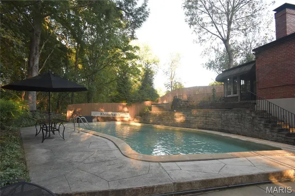 $525,000 | 1889 North Signal Hills Drive, Kirkwood, MO 63122