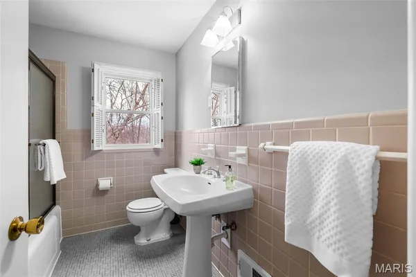 $525,000 | 1889 North Signal Hills Drive, Kirkwood, MO 63122